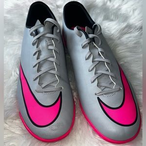 Nike mens slightly used soccer cleats